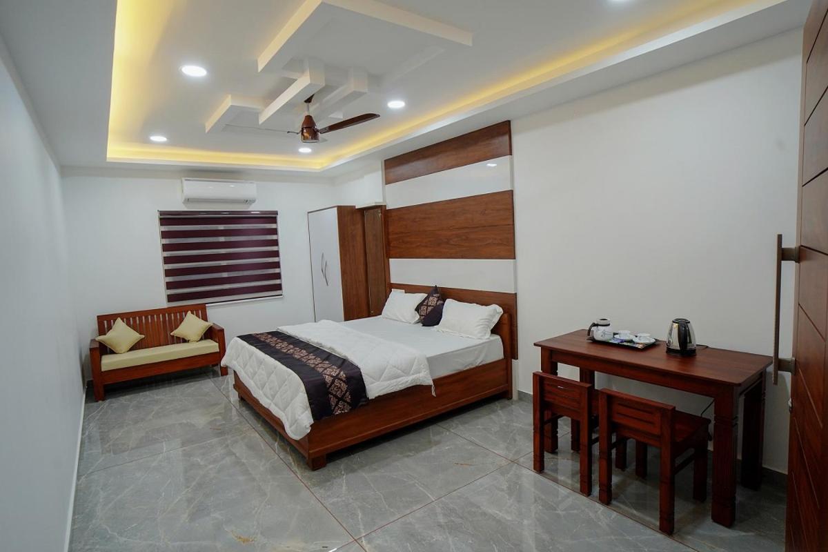 Universal Residency Perumpavur Exterior photo